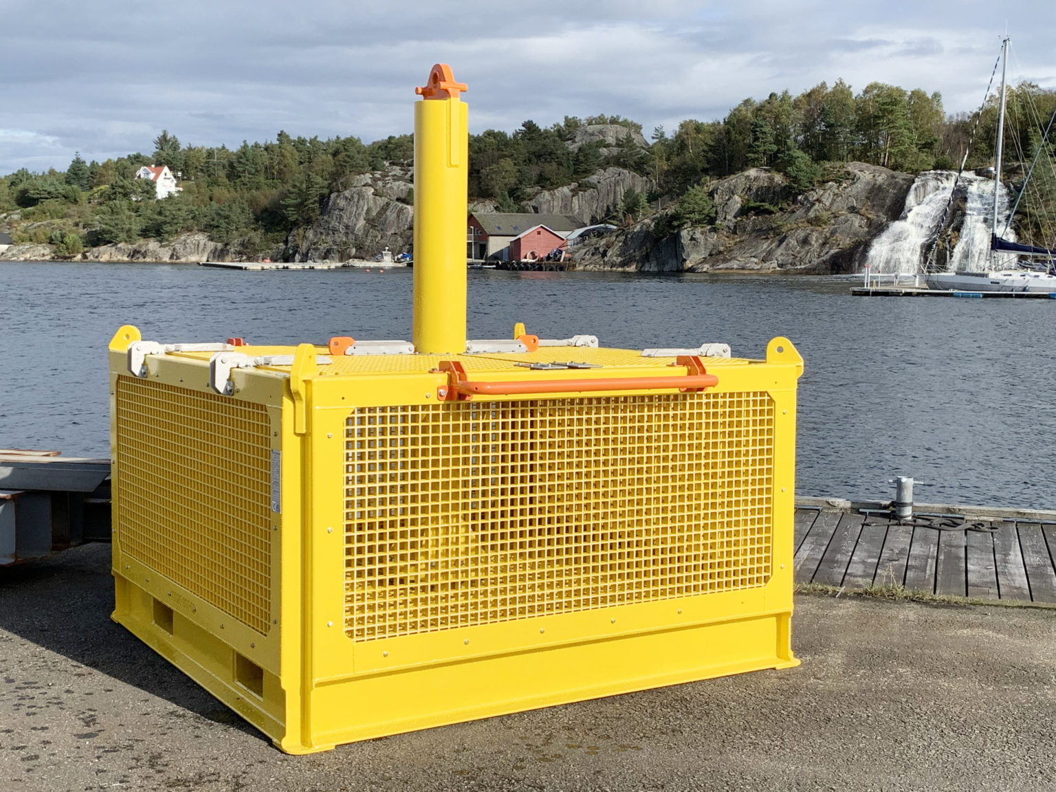 Subsea basket